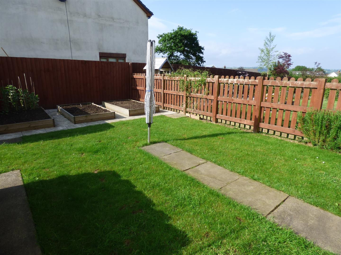 SIDE GARDEN